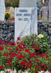 Grabstein Lilac mit Bronzeschrift