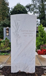 Grabstein Palissandro Marmor mit Relief Kreuz und Blumen 