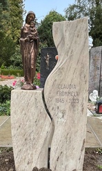 Grabstein 2-teilig mit Bronzefigur