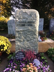 Grabstein aus Verde Spluga