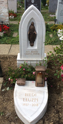 Grabstein mit bronzener Maria: Palissandro Marmor