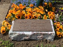 Bronze Grabplatte auf Naturstein