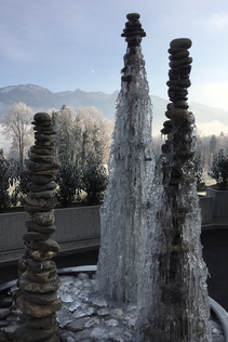Säulenbrunnen im Winter