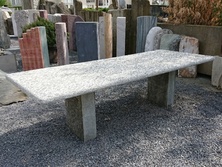 Naturstein-Tisch 