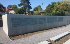 Neue Urnenwand - Bodenplatten Friedhof Villmergen                                                                                                                           
